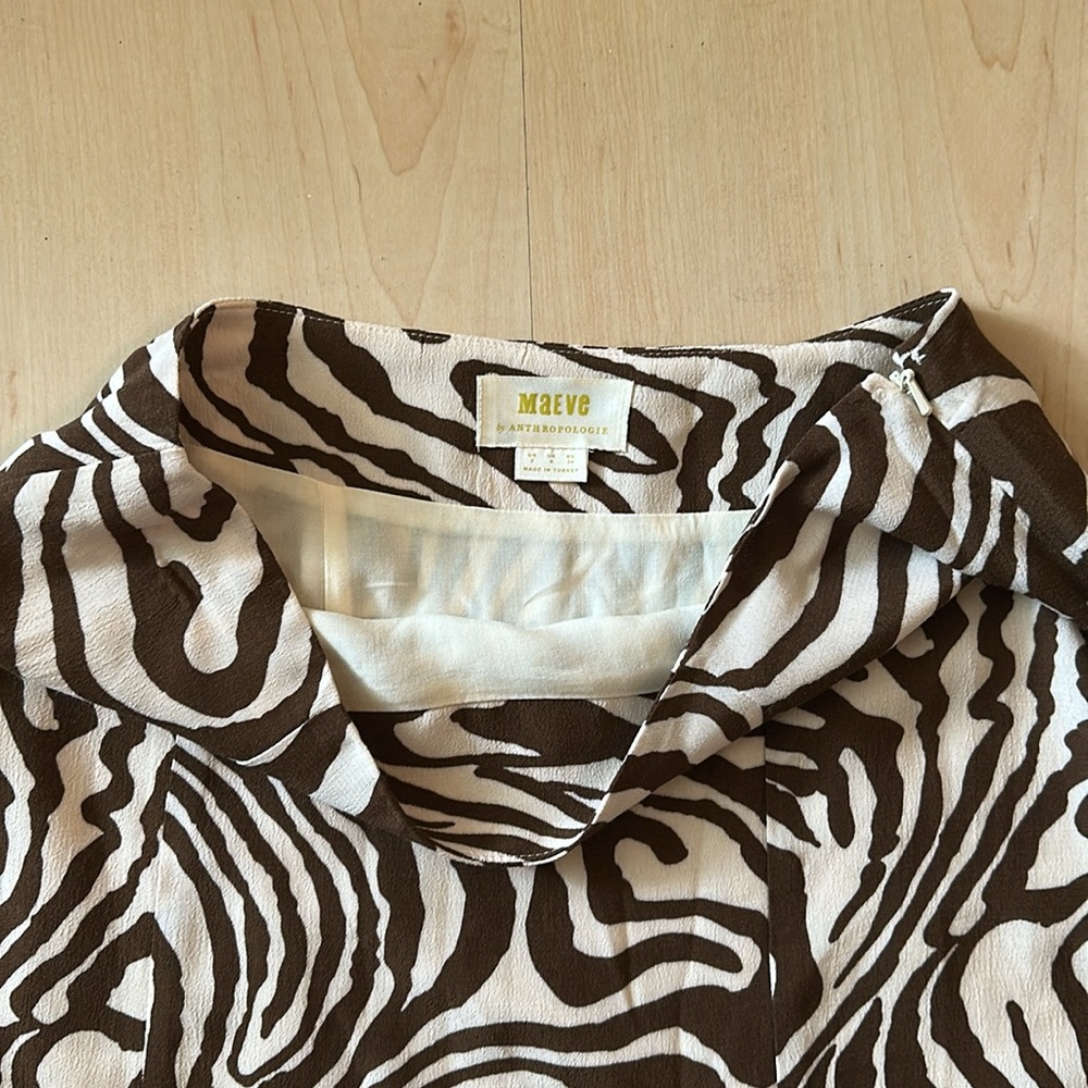 The Lille Side-Slit Midi Skirt - Picture 5 of 7